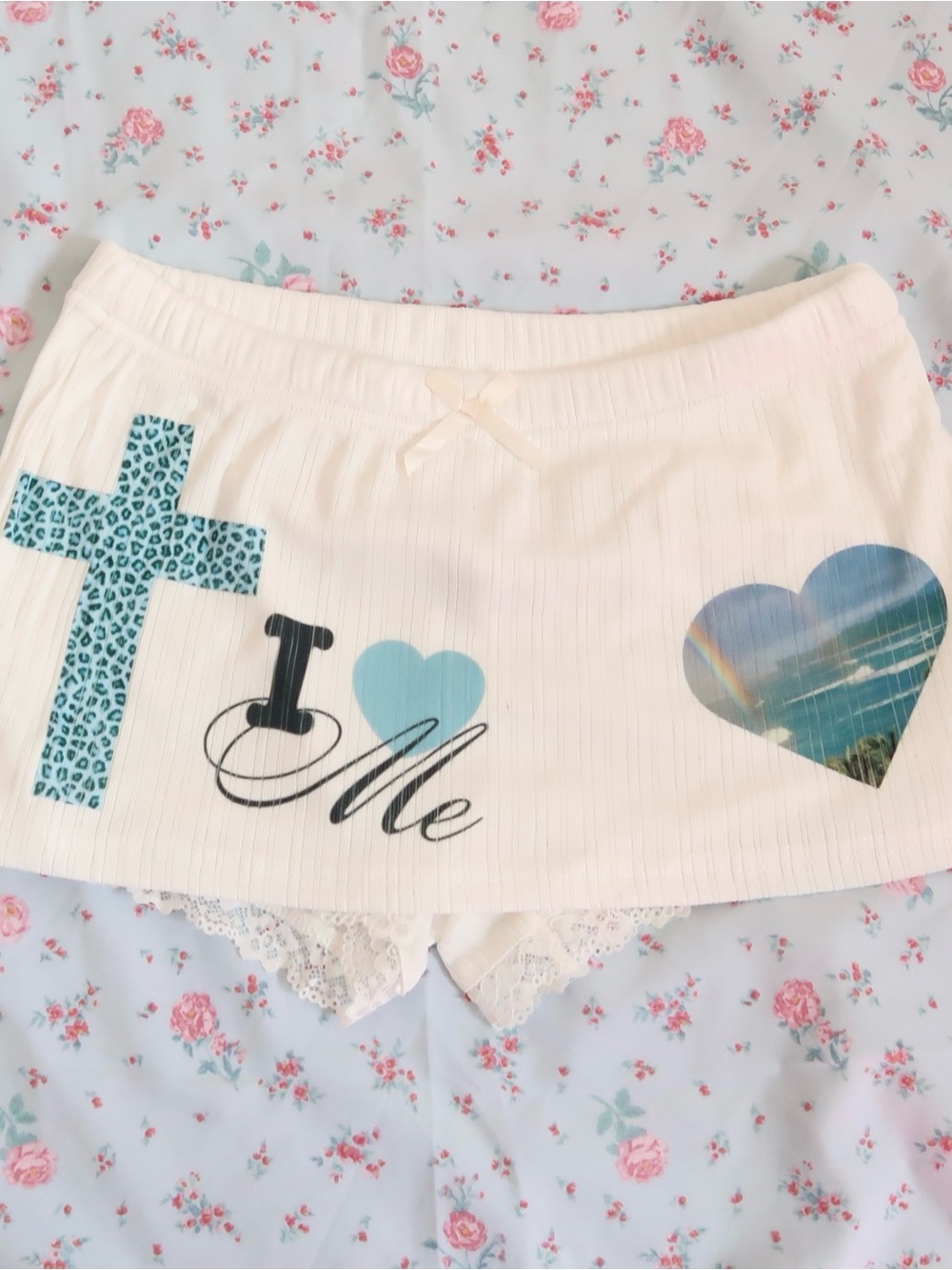 Cream Graphic Lace-Trim Sleep Shorts with Blue Accents